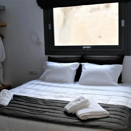 A Lux Santorini Éxo Goniá