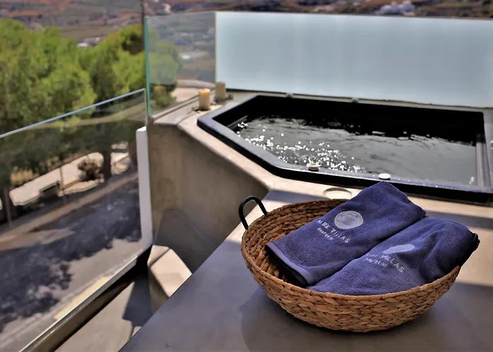 A Lux Santorini Éxo Goniá