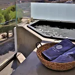 A Lux Santorini Éxo Goniá