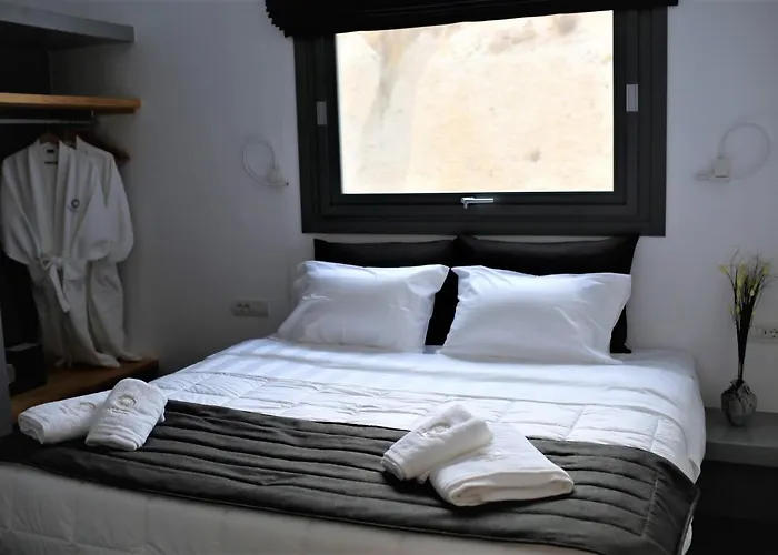 A Lux Santorini Éxo Goniá